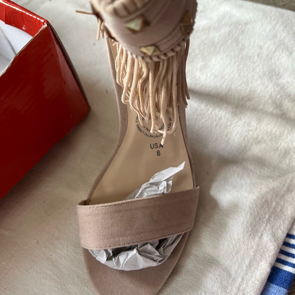 Heels - Picture 2 of 5